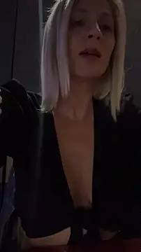 Snapshot of HOTLadyluna chatting on May 25, 2026, 8:59 pm HOTLadyluna online show from May 25, 2026, 8:59 pm