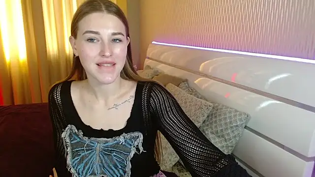 cutie violet online show from November 15, 2025, 7:49 am