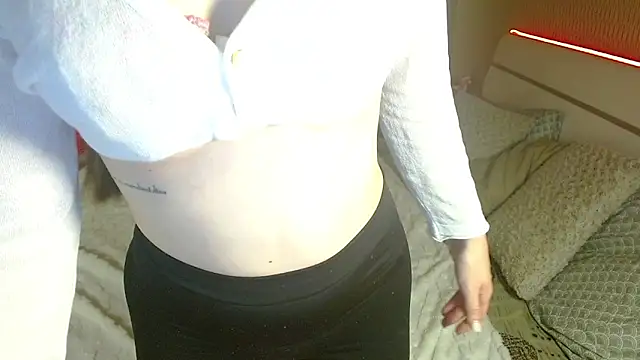 cutie violet online show from November 22, 2025, 8:52 pm