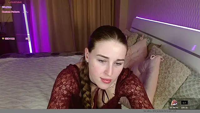 cutie violet online show from November 30, 2025, 10:52 am