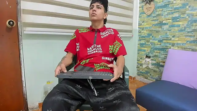 naughty boy Maicoll online show from November 18, 2025, 11:58 am