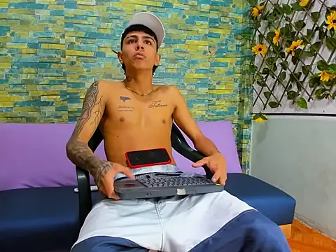 naughty boy Maicoll online show from December 1, 2025, 12:32 pm