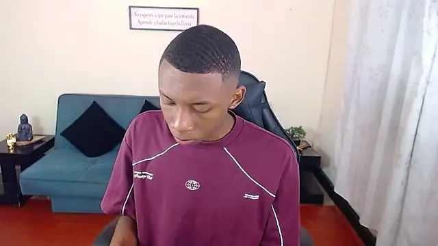 Miilo18 online show from December 2, 2025, 9:21 pm