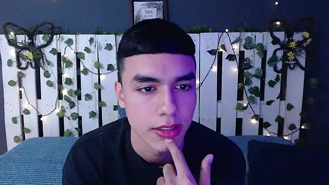 DUVAN MONTES online show from November 21, 2025, 1:21 pm