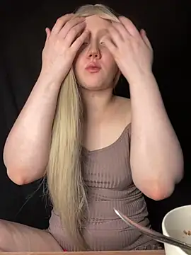 Scarlett Shadow online show from November 26, 2025, 8:43 pm