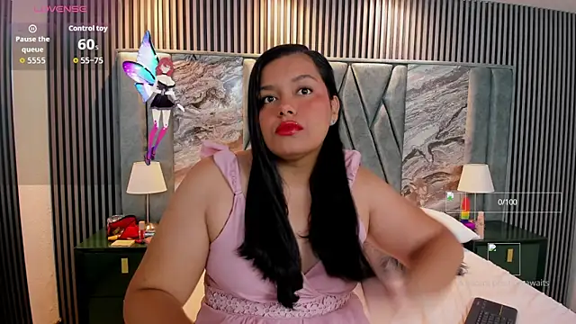 Snapshot of charlott_divine chatting on November 19, 2025, 11:43 am charlott divine online show from November 19, 2025, 11:43 am