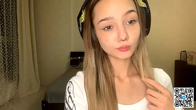 Snapshot of HoaPatton chatting on November 18, 2025, 11:03 am HoaPatton online show from November 18, 2025, 11:03 am