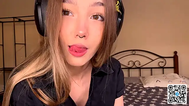 Snapshot of HoaPatton chatting on November 23, 2025, 11:21 am HoaPatton online show from November 23, 2025, 11:21 am