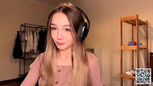 Snapshot of HoaPatton chatting on November 28, 2025, 11:35 am HoaPatton online show from November 28, 2025, 11:35 am