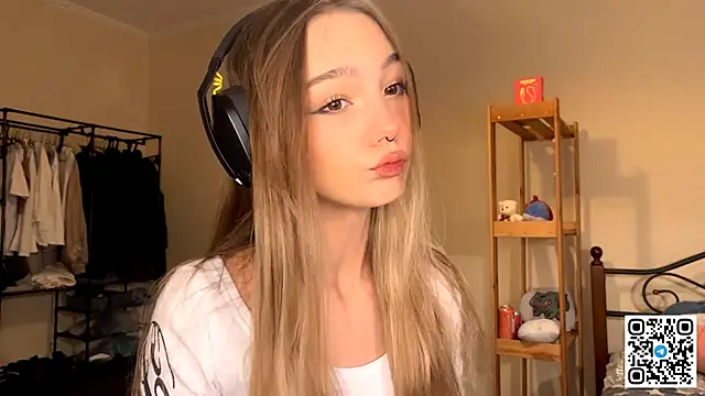 Snapshot of HoaPatton chatting on November 30, 2025, 11:03 am HoaPatton online show from November 30, 2025, 11:03 am