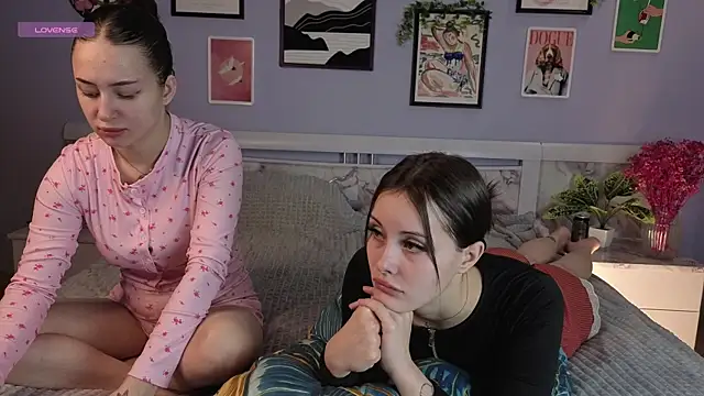 Snapshot of SonaMist chatting on November 25, 2025, 4:01 am SonaMist online show from November 25, 2025, 4:01 am