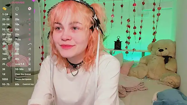 Snapshot of Awawrin chatting on November 30, 2025, 8:57 pm Awawrin online show from November 30, 2025, 8:57 pm