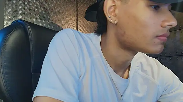 PeterSanders1 online show from November 25, 2025, 11:21 am