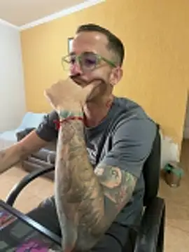 Lucasjandre online show from May 17, 2026, 11:06 am