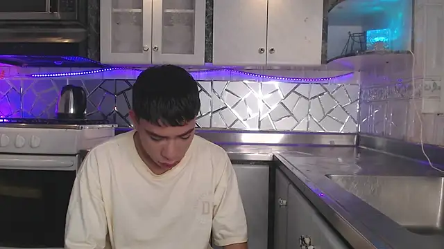 Aaron foxx1 online show from December 5, 2025, 11:52 am