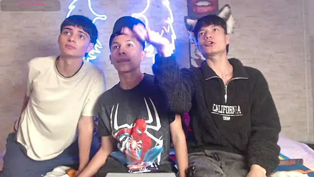 axel milo kairo and noa online show from November 30, 2025, 3:54 am