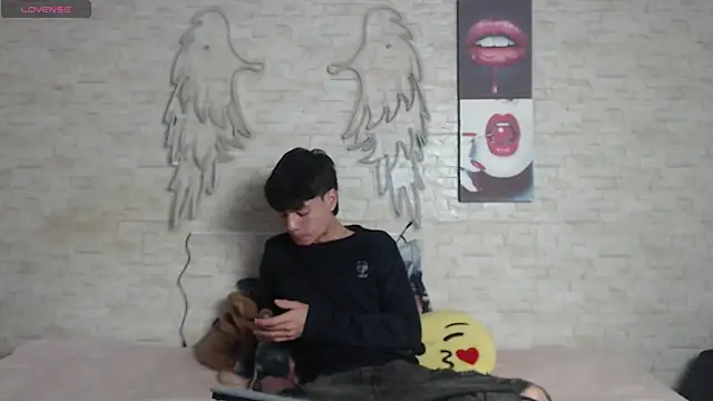 axel milo kairo and noa online show from December 18, 2025, 1:06 pm