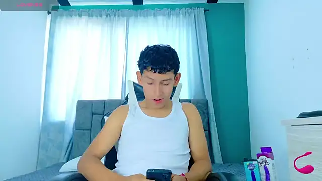 FelipeGonzalezz online show from November 20, 2025, 2:17 pm