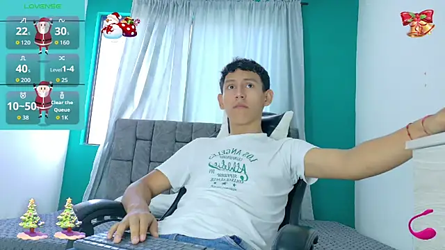 FelipeGonzalezz online show from November 28, 2025, 2:09 pm