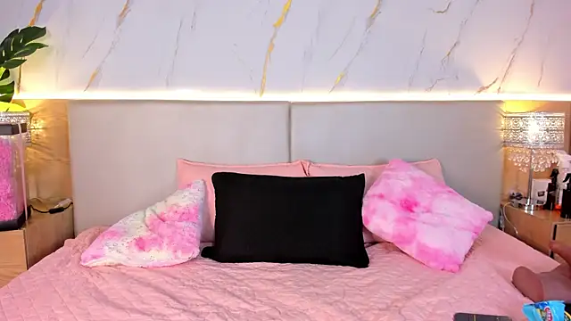 Snapshot of april_grey11 chatting on July 3, 2026, 7:42 pm april grey11 online show from July 3, 2026, 7:42 pm