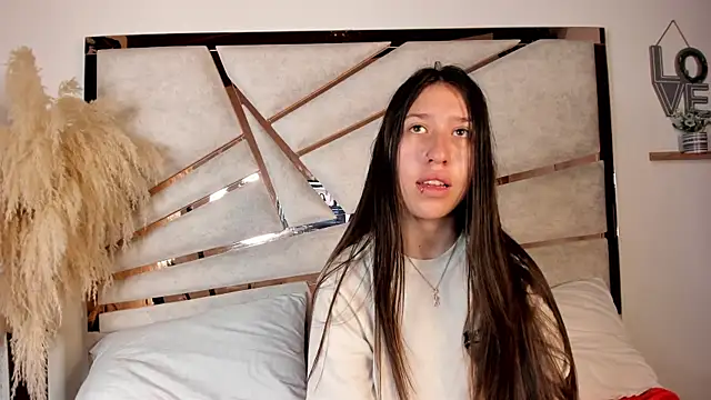 venusmorgan  online show from November 19, 2025, 12:38 pm