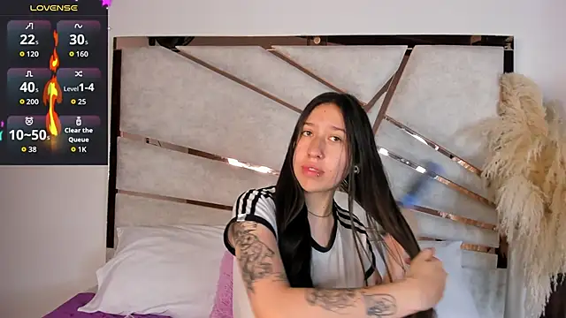 venusmorgan  online show from November 30, 2025, 2:10 pm