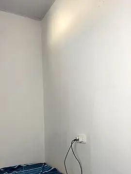 lineichun1708 online show from November 19, 2025, 7:25 pm