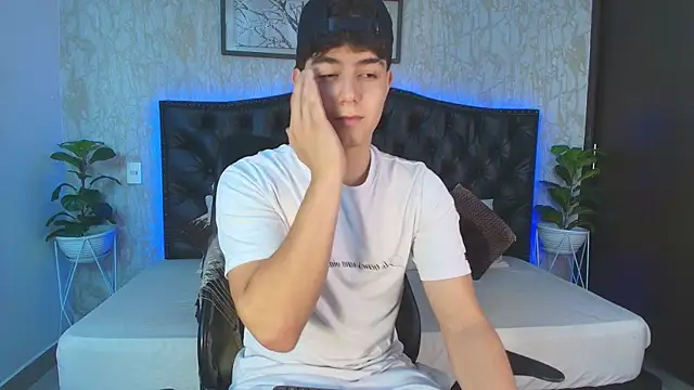 Snapshot of MaxxiCruzz chatting on November 30, 2025, 12:58 am MaxxiCruzz online show from November 30, 2025, 12:58 am