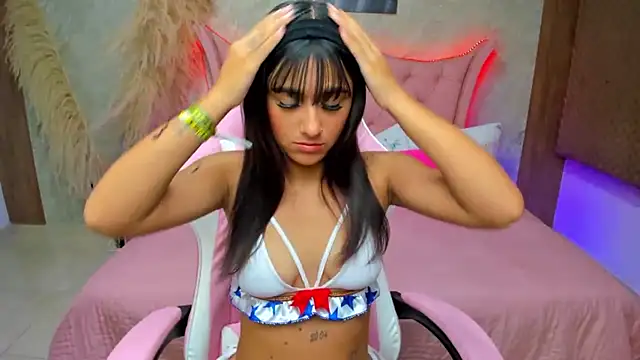 ErikaMoor online show from November 28, 2025, 3:09 am