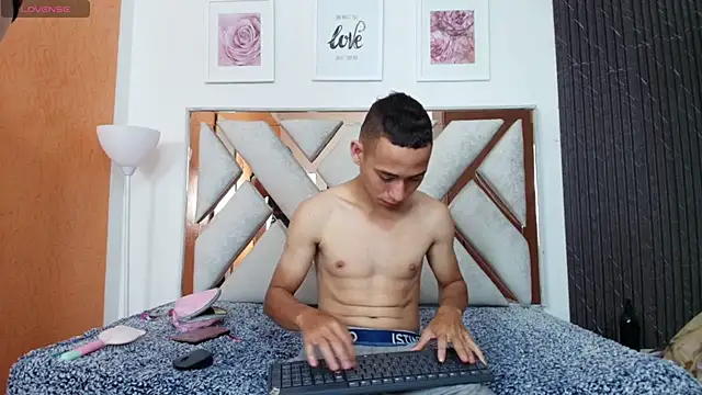 Snapshot of Antonella_And_Thiago chatting on November 15, 2025, 12:13 pm Antonella And Thiago online show from November 15, 2025, 12:13 pm