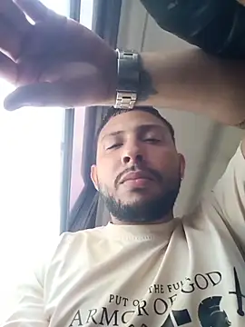 Snapshot of MAX_Jhonnson chatting on November 24, 2025, 9:14 pm MAX Jhonnson online show from November 24, 2025, 9:14 pm