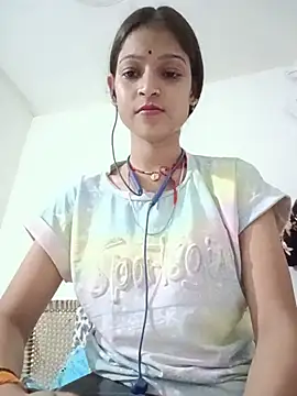Snapshot of Mohnicute chatting on June 17, 2026, 6:31 pm Mohnicute online show from June 17, 2026, 6:31 pm