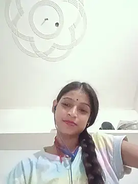 Snapshot of Mohnicute chatting on July 10, 2026, 6:21 pm Mohnicute online show from July 10, 2026, 6:21 pm