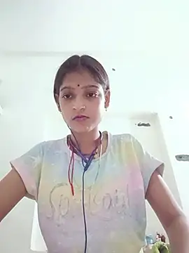 Snapshot of Mohnicute chatting on July 11, 2026, 6:32 pm Mohnicute online show from July 11, 2026, 6:32 pm