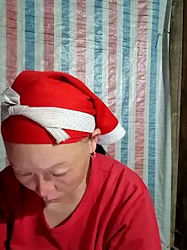 girl-hot2x online show from April 12, 2026, 1:16 pm