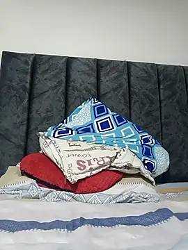 yesua28 online show from April 18, 2026, 6:28 am