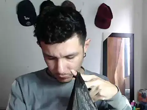 damiansexyboy69 online show from December 2, 2025, 9:21 pm