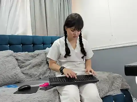 dulce gray online show from November 26, 2025, 12:50 pm