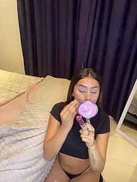 lauren clauz online show from November 20, 2025, 12:22 am