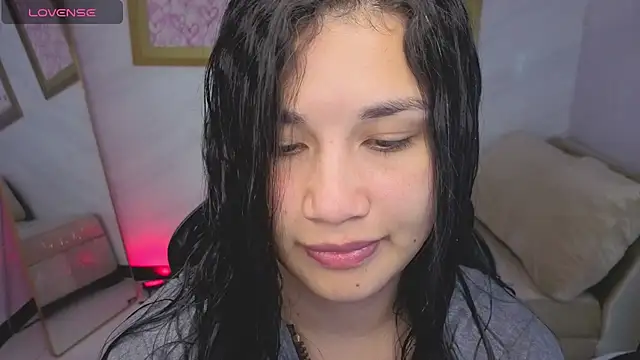 Snapshot of Violetta_jhonson_a chatting on May 26, 2026, 3:46 am Violetta jhonson a online show from May 26, 2026, 3:46 am
