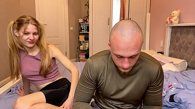 Daisy Couple online show from December 18, 2025, 7:14 am