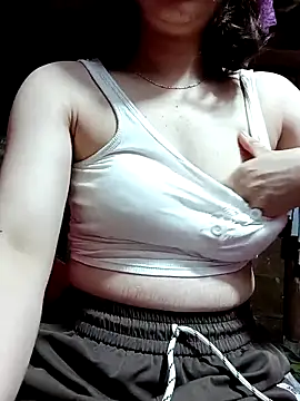 LynkLyy2k online show from December 2, 2025, 1:11 am