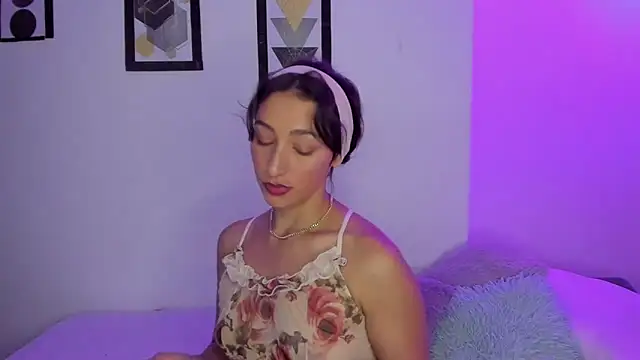 kirakay1 online show from November 13, 2025, 2:32 am