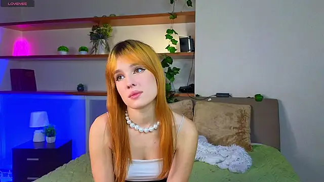 LynnaSetser online show from November 29, 2025, 2:25 am