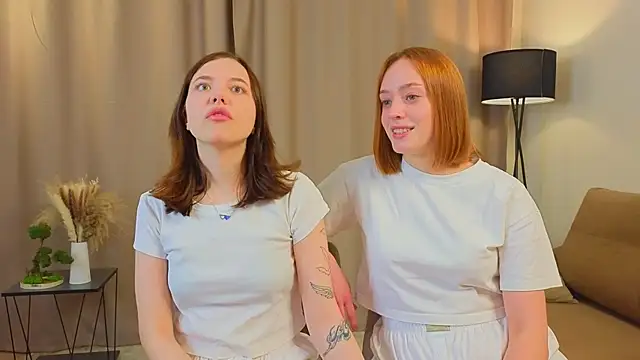 LucreciaAsters online show from November 27, 2025, 4:14 am