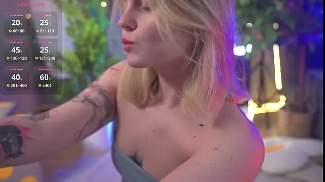 Snapshot of LilithEve_ chatting on November 27, 2025, 3:14 pm LilithEve online show from November 27, 2025, 3:14 pm