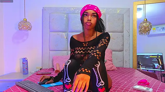 shantal james  online show from November 28, 2025, 8:44 pm