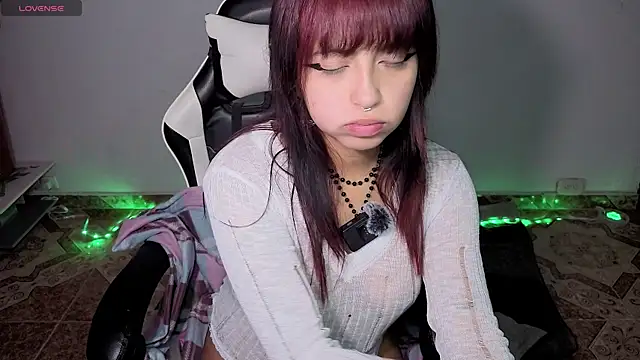 Snapshot of Melody_Ghot chatting on December 17, 2025, 2:12 pm Melody Ghot online show from December 17, 2025, 2:12 pm