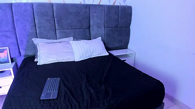 Snapshot of Atenea_Velle chatting on May 14, 2026, 3:35 am Atenea Velle online show from May 14, 2026, 3:35 am