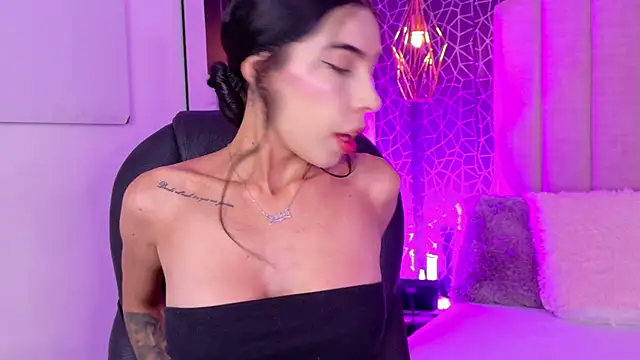 Snapshot of IrisDeLaVega_ chatting on March 19, 2026, 2:10 pm IrisDeLaVega online show from March 19, 2026, 2:10 pm